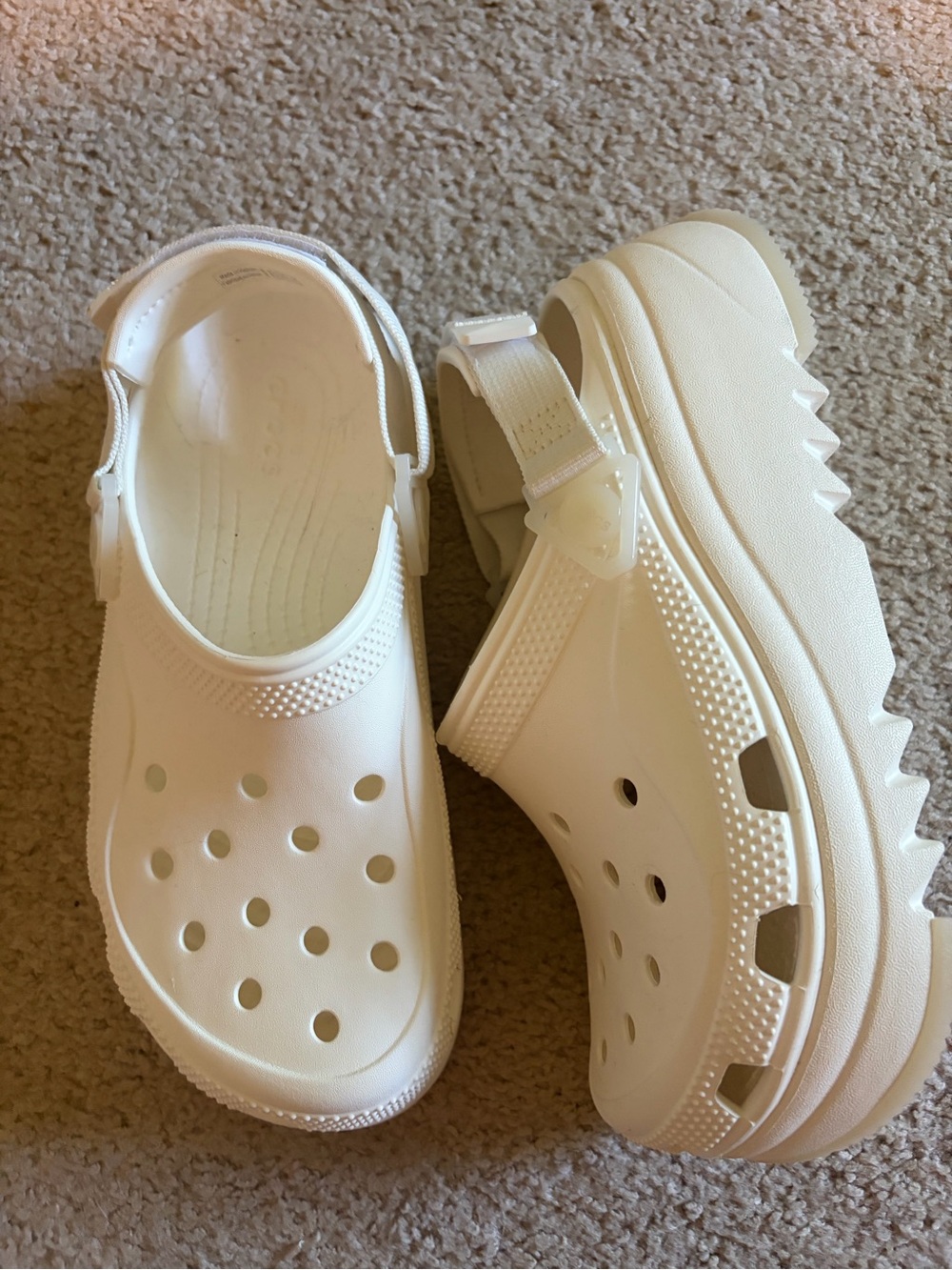 Women’s 8 White Platform Crocs